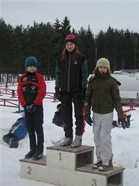 Amanda Ahvenlampi voitti N13-sarjan lähes minuutin erolla Nousiaisten Alun Annariina Rekolaan (vas.) ja Kalannin Vankan Noora Mäkiseen